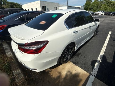 Used 2017 Honda Accord Sport Special Edition image 5