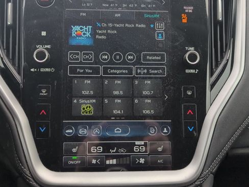 Used 2023 Subaru Outback Premium image 11