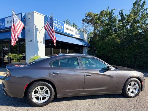 Used 2020 Dodge Charger SXT w/ Leather Interior Group RWD image 25