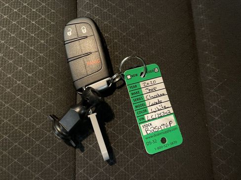 Used 2020 Jeep Grand Cherokee Laredo image 28