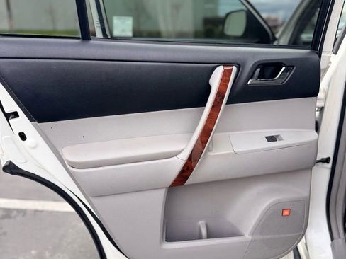 Used 2012 Toyota Highlander Limited image 10