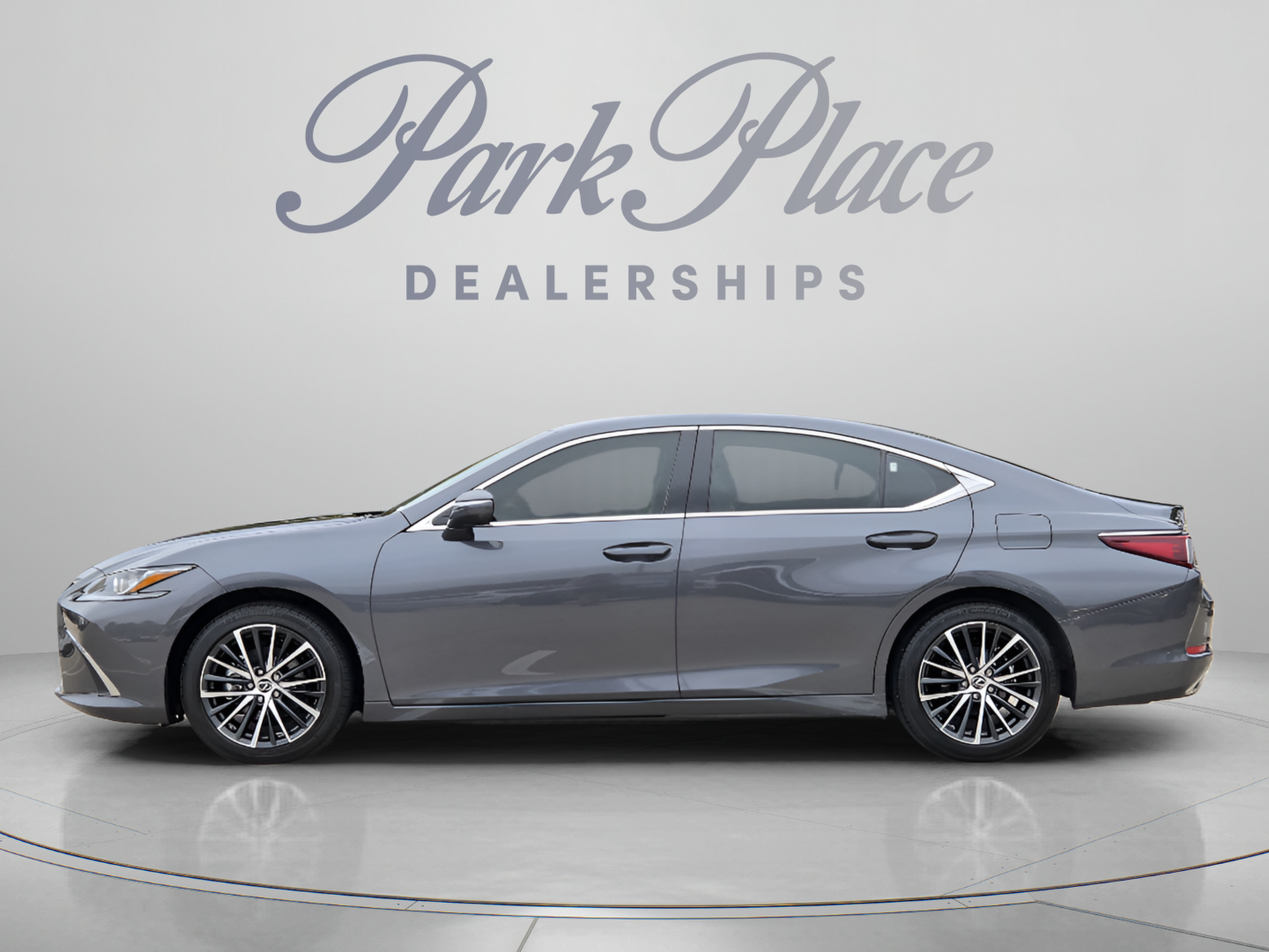 Used 2024 Lexus ES 350 w/ Premium Package FWD image 2