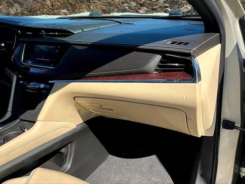 Used 2017 Cadillac XT5 Luxury w/ Driver Awareness Package image 15