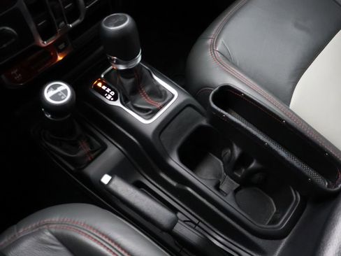 Used 2020 Jeep Wrangler Unlimited Rubicon AWD/4WD image 25