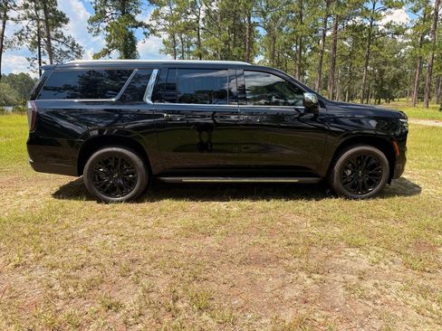 New 2025 Chevrolet Suburban Premier RWD image 6