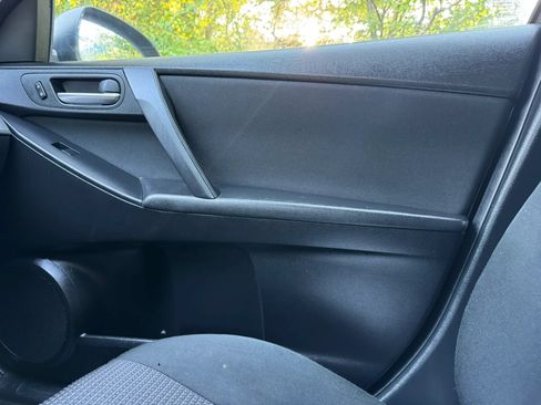 Used 2013 MAZDA MAZDA3 i SV FWD image 5