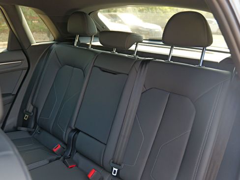 New 2025 Audi Q3 2.0T Premium image 31