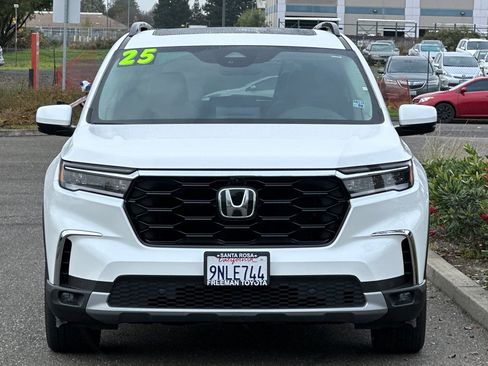 Used 2025 Honda Pilot Elite image 9