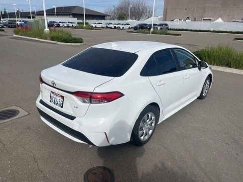 Used 2022 Toyota Corolla LE image 4