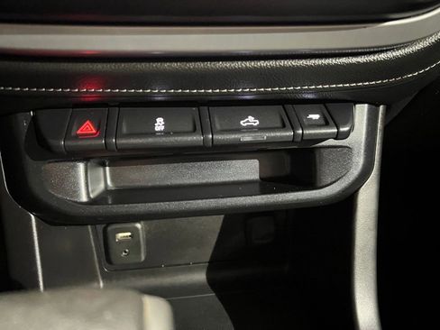 Used 2016 GMC Canyon SLE image 32