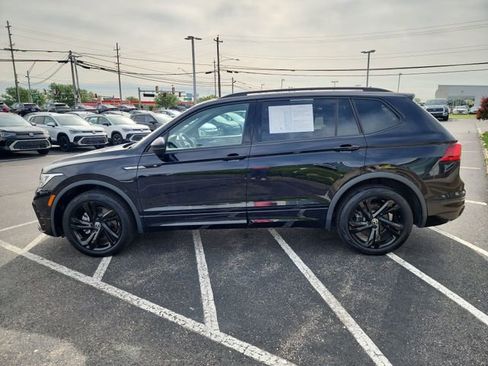 Certified 2023 Volkswagen Tiguan SE R-Line FWD image 8