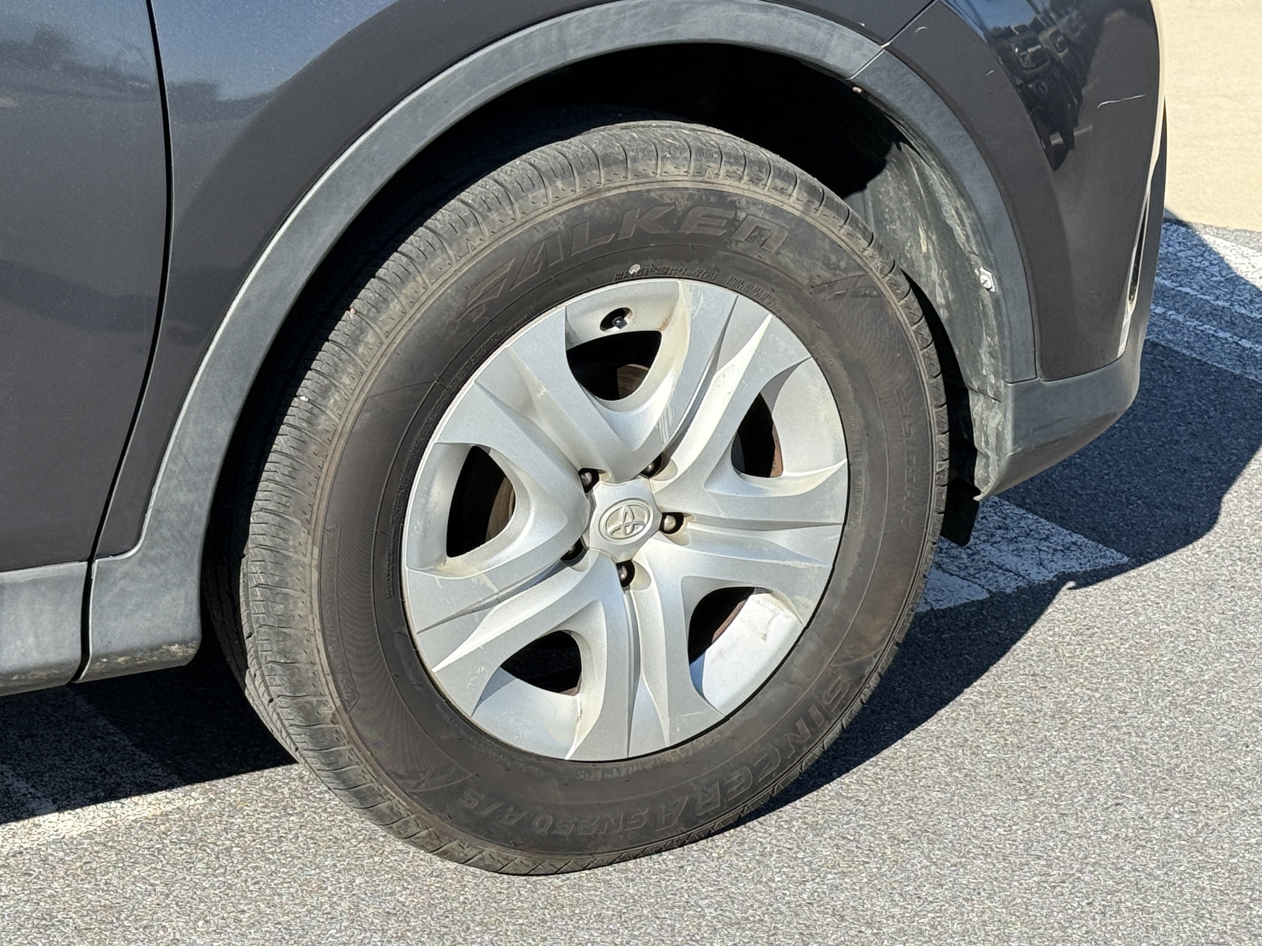 Used 2015 Toyota RAV4 LE AWD/4WD image 12