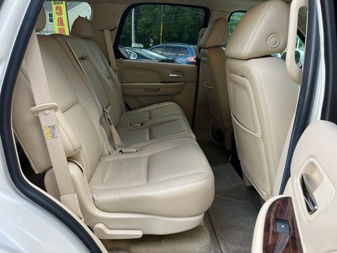 Used 2007 Cadillac Escalade AWD w/ Climate Package image 19
