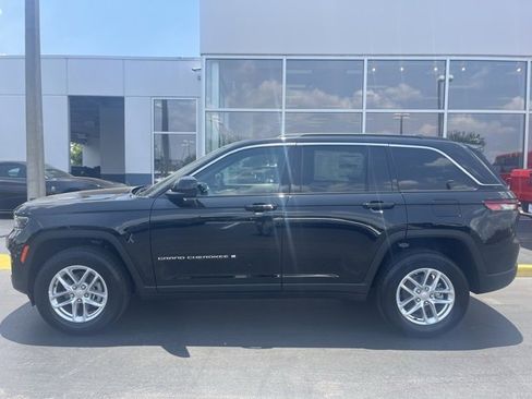 New 2025 Jeep Grand Cherokee Laredo X w/ Luxury Tech Group I image 4