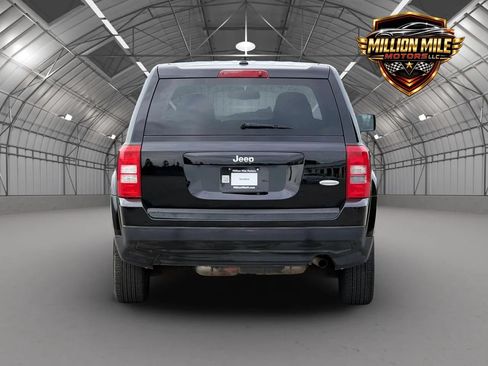 Used 2012 Jeep Patriot Latitude FWD image 4