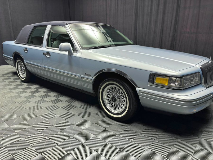 Used 1997 Lincoln Town Car Executive RWD image 17