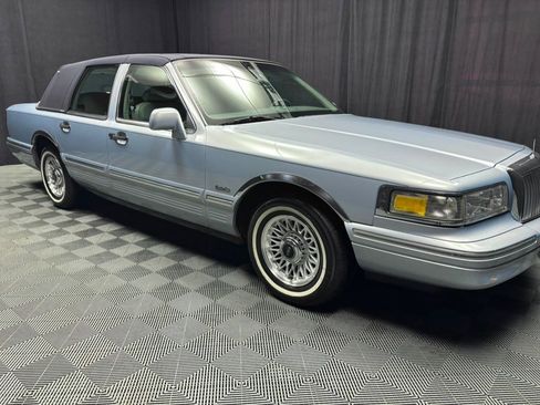 Used 1997 Lincoln Town Car Executive image 17