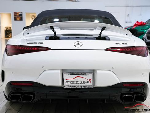 Used 2022 Mercedes-Benz SL 55 AMG 4MATIC w/ Driver Assistance Package image 18