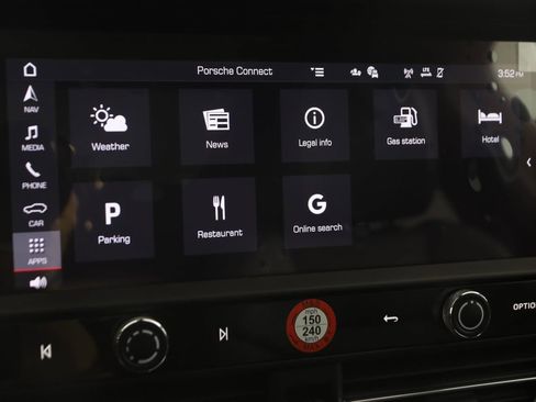 Used 2025 Porsche Macan image 42