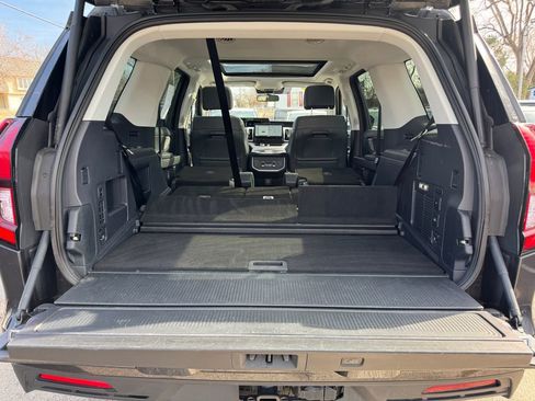 Used 2025 Ford Expedition Active image 13