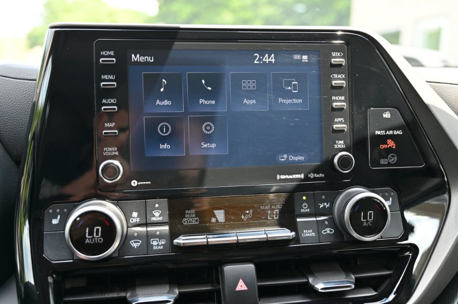 Used 2021 Toyota Highlander XLE AWD/4WD image 28