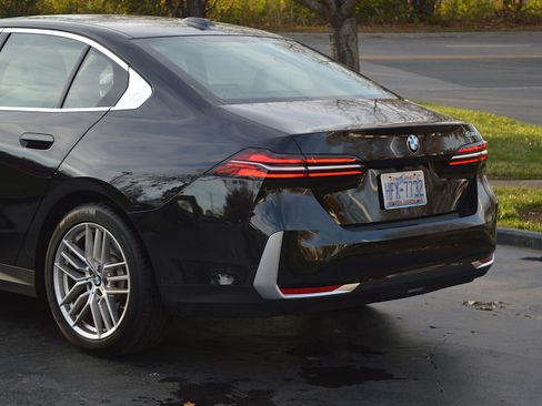 Certified 2025 BMW 530i w/ Premium Package RWD image 3