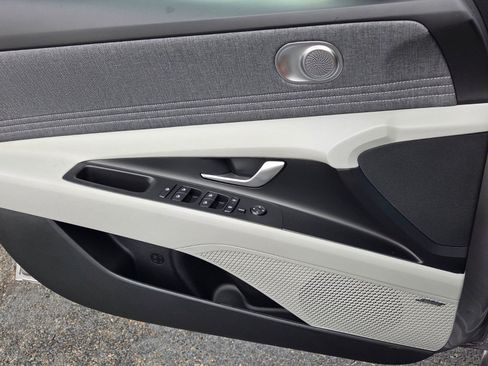 New 2026 Hyundai Elantra Limited FWD image 26