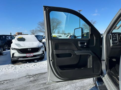 Used 2018 Chevrolet Silverado 2500 LT w/ LT Convenience Package image 11