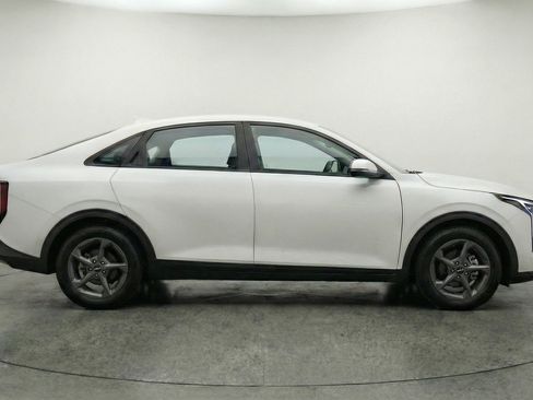 Used 2025 Kia K4 LXS image 11
