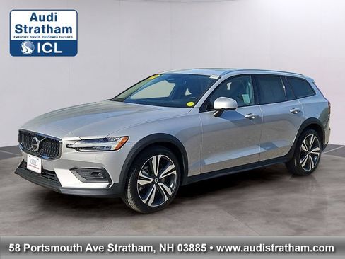 Used 2025 Volvo V60 B5 Cross Country Plus AWD/4WD image 1