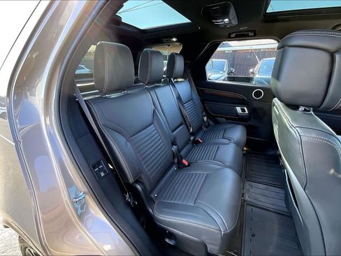 Used 2025 Land Rover Discovery Dynamic SE image 30