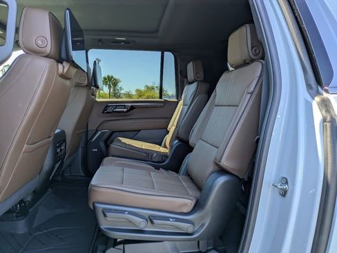 New 2026 Chevrolet Suburban High Country AWD/4WD image 16