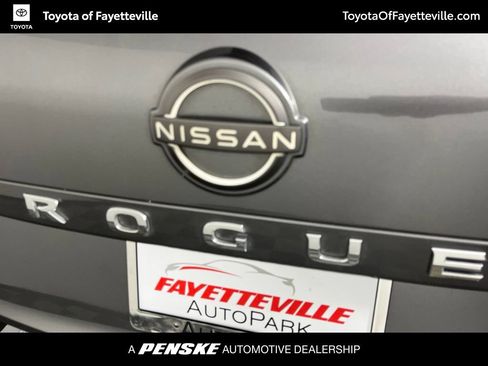 Used 2023 Nissan Rogue SL w/ SL Premium Package FWD image 4