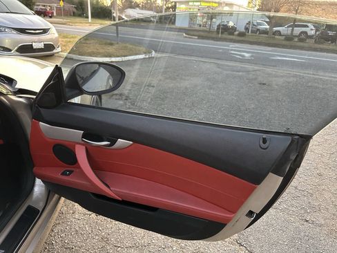 Used 2011 BMW Z4 sDrive30i image 12