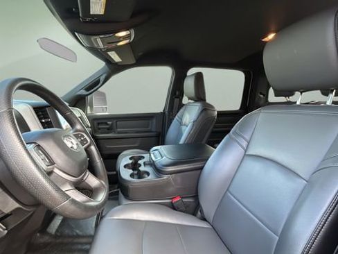 Used 2024 RAM 2500 Tradesman w/ Chrome Appearance Group image 16