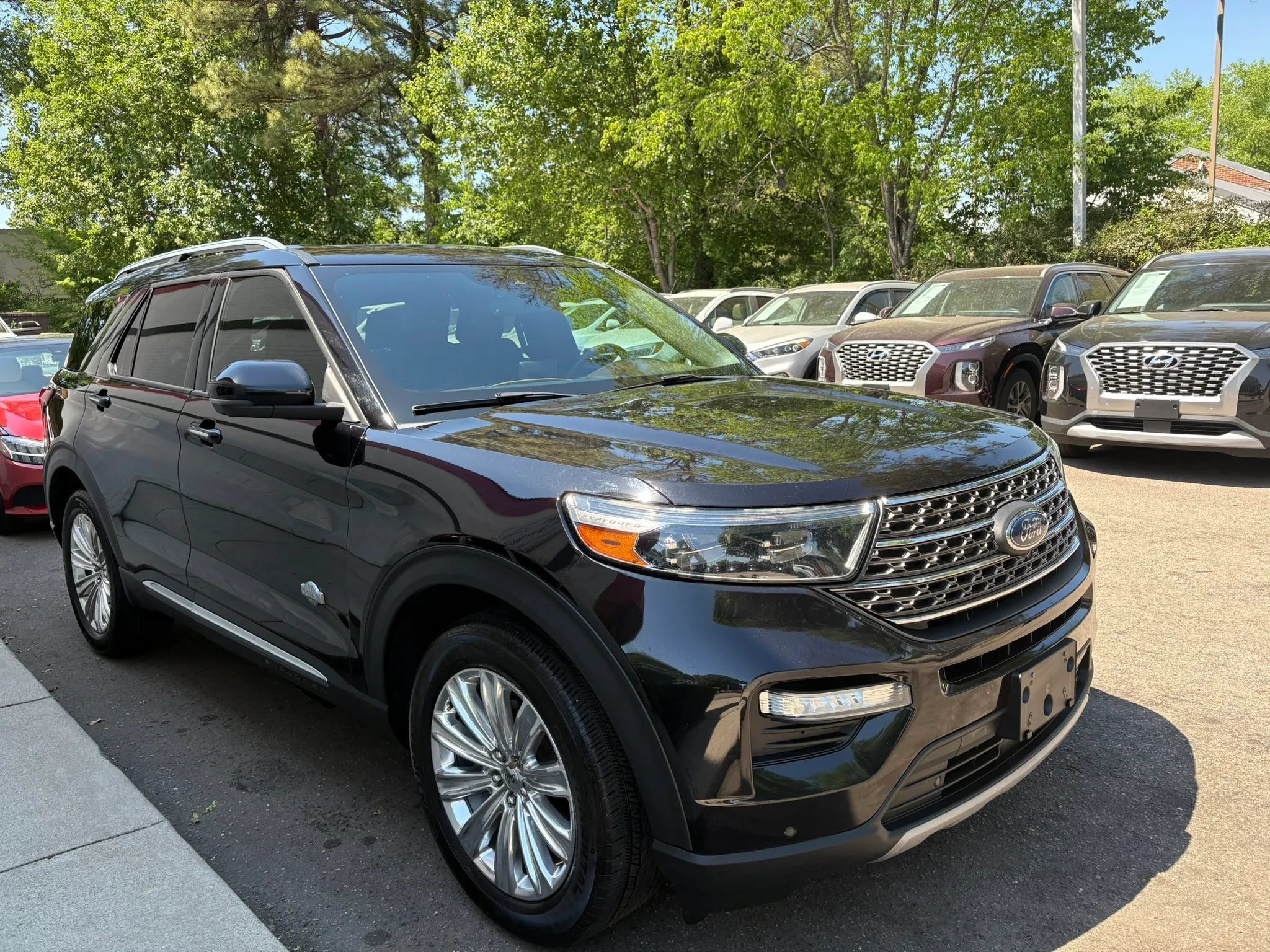 Used 2021 Ford Explorer King Ranch w/ Premium Technology Package AWD/4WD image 4