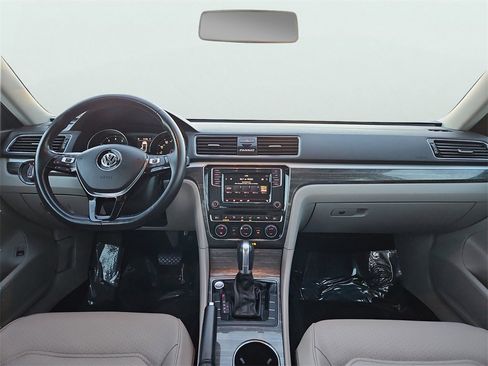 Used 2018 Volkswagen Passat 2.0T SE image 11