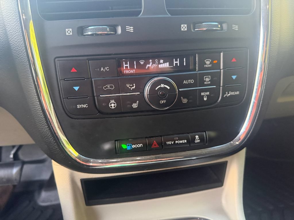 Used 2011 Dodge Grand Caravan Crew w/ Entertainment Group 1 FWD image 17