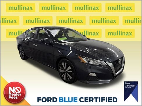 Used 2022 Nissan Altima 2.5 SV image 1