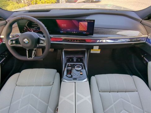 New 2026 BMW 760i xDrive w/ Premium Package image 15
