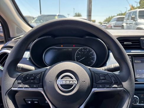 Used 2025 Nissan Versa SV FWD image 25