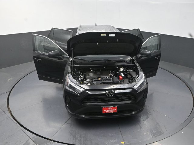 Used 2025 Toyota RAV4 LE AWD/4WD image 40