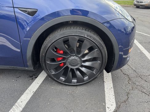 Used 2022 Tesla Model Y Performance image 11