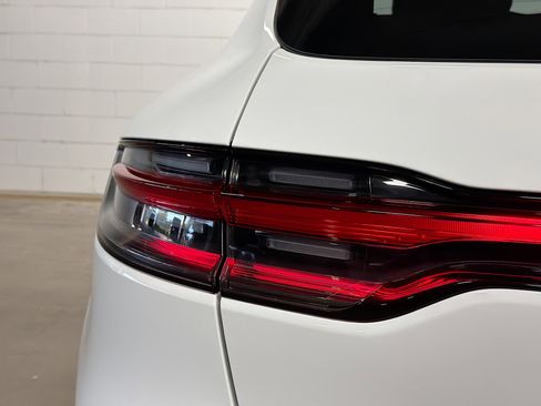 Used 2025 Porsche Macan image 11