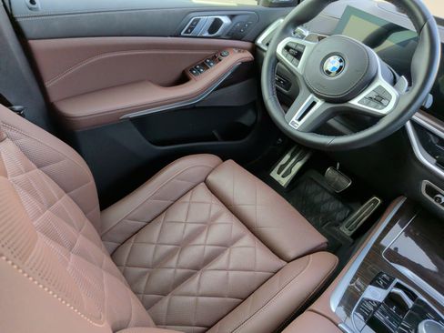 Used 2025 BMW X5 M60i w/ Climate Comfort Package image 34