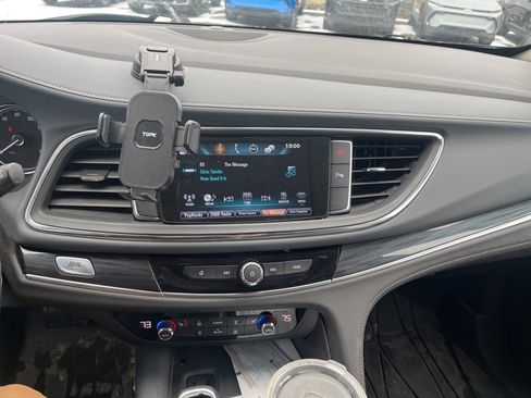 Used 2018 Buick Enclave Essence image 12