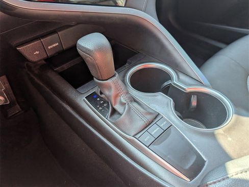 Used 2022 Toyota Camry LE image 17