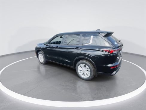 New 2025 Mitsubishi Outlander ES image 6