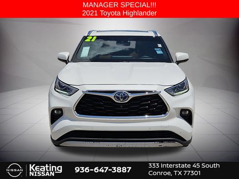 Used 2021 Toyota Highlander Platinum FWD image 2