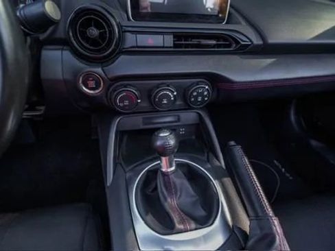 Used 2016 MAZDA MX-5 Miata Club image 17